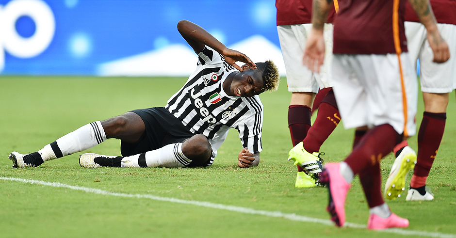 Pogba se irrita durante a derrota da Juventus para a Roma pelo Campeonato Italiano