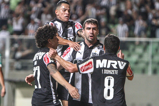 Jogadores do Atltico-MG comemoram gol contra o Palmeiras
