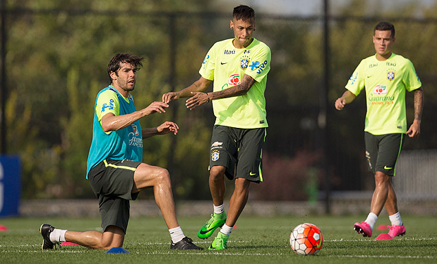 Neymar e Kak durante treino da seleo brasileira para o amistoso contra a Costa Rica