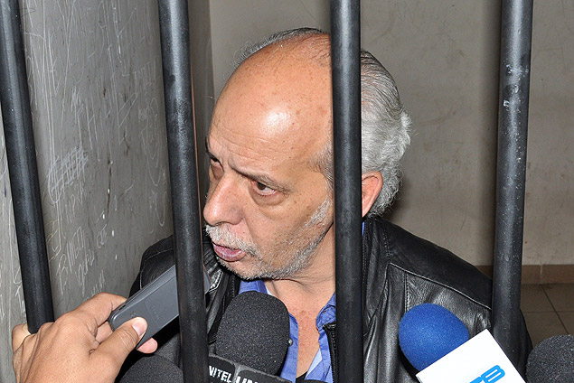 Conmebol's treasurer and Bolivian Football Federation president Carlos Chavez speaks to the press from a cell after he was arrested on alleged corruption in Sucre, Bolivia on July 21, 2015. Bolivian judge Roberto Valdivieso determined tuesday that Chavez will be sent to Palmasola prison in Santa Cruz, one of the most overcrowded and dangerous prisons of the country. AFP PHOTO/Fredy Perez ORG XMIT: BOL502
