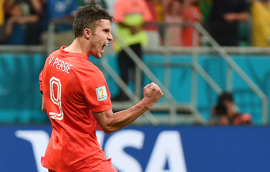 Netherlands' forward Robin van Persie celebrates after scoring during the penalty shootout after the extra time in the quarter-final football match between Netherlands and Costa Rica at the Fonte Nova Arena in Salvador during the 2014 FIFA World Cup on July 5, 2014. AFP PHOTO / DAMIEN MEYER ORG XMIT: PPB1511