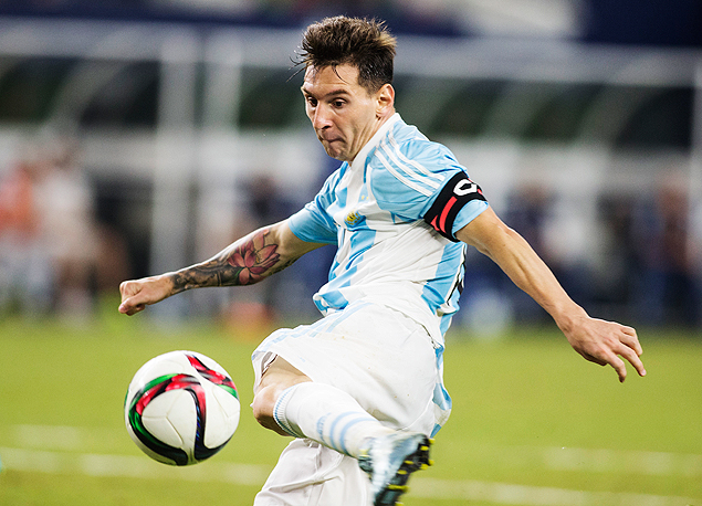 Messi finaliza durante amistoso entre Argentina e Mxico