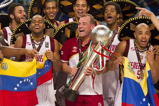 Basquete do Brasil perde para Venezuela e disputará o bronze no