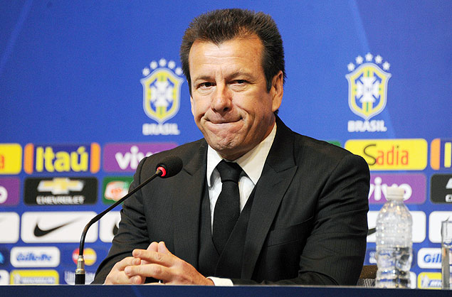 Brazilian football team coach Dunga gives the names of the players in his squad for the Russia 2018 World Cup qualifiers at the CBF headquarters in Rio de Janeiro, Brazil, on September 17, 2015. AFP PHOTO/TASSO MARCELO ORG XMIT: TAS129