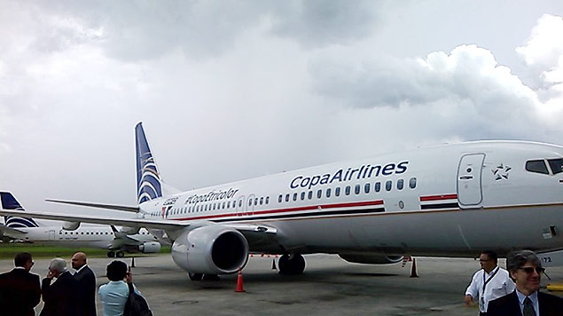 CRDITO: Rafael ValenteLEGENDA: Avio da Copa Airlines com as cores do So Paulo