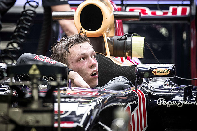 Infiniti Red Bull Racing's Russian driver Daniil Kvyat is seen in the garage after the practice session of the Formula One Singapore Grand Prix in Singapore on September 18, 2015. AFP PHOTO / Philippe Lopez ORG XMIT: PL62