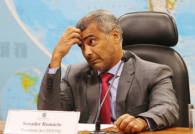 BRASLIA, DF, BRASIL, 20.08.2015. O senador Romrio preside sesso da CPI do Futebol. (FOTO Alan Marques/ Folhapress) PODER