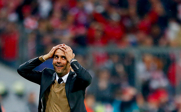 Bayern Munich's coach Pep Guardiola reacts after his team scored a goal during their German first division Bundesliga soccer match against Wolfsburg in Munich, September 22, 2015. REUTERS/Michaela Rehle TPX IMAGES OF THE DAY DFL RULES TO LIMIT THE ONLINE USAGE DURING MATCH TIME TO 15 PICTURES PER GAME. IMAGE SEQUENCES TO SIMULATE VIDEO IS NOT ALLOWED AT ANY TIME. FOR FURTHER QUERIES PLEASE CONTACT DFL DIRECTLY AT + 49 69 650050. ORG XMIT: DOM38