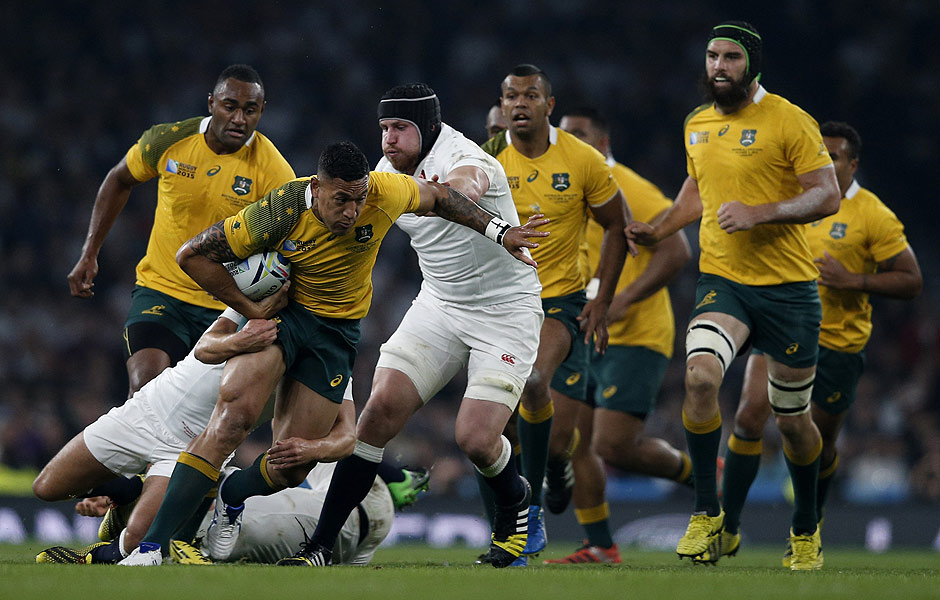 TOPSHOTS Australia's full-back Israel Folau (2nd L) breaks throught he English defence during a Pool A match of the 2015 Rugby World Cup between England and Australia at Twickenham stadium, south west London, on October 3, 2015. AFP PHOTO / ADRIAN DENNIS RESTRICTED TO EDITORIAL USE, NO USE IN LIVE MATCH TRACKING SERVICES, TO BE USED AS NON-SEQUENTIAL STILLS ORG XMIT: 1977