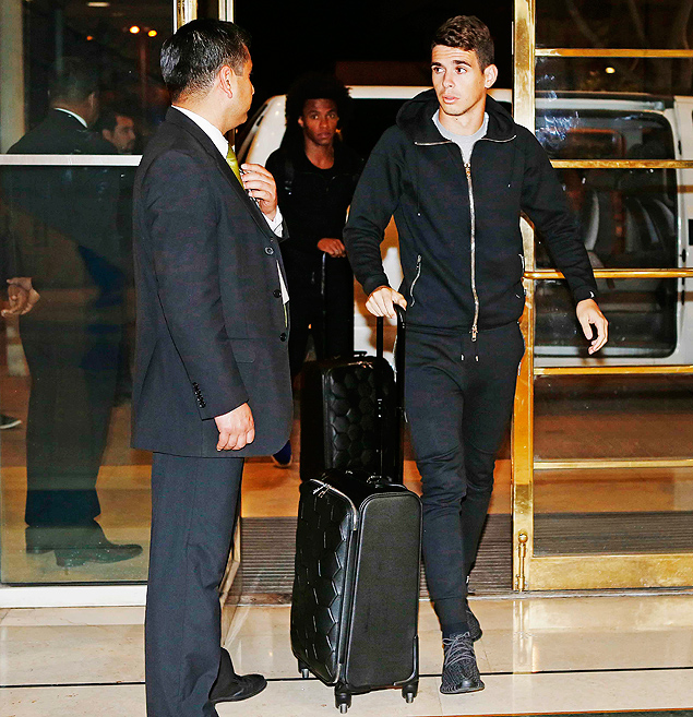 Oscar chega ao hotel onde a seleo est concentrada em Santiago 