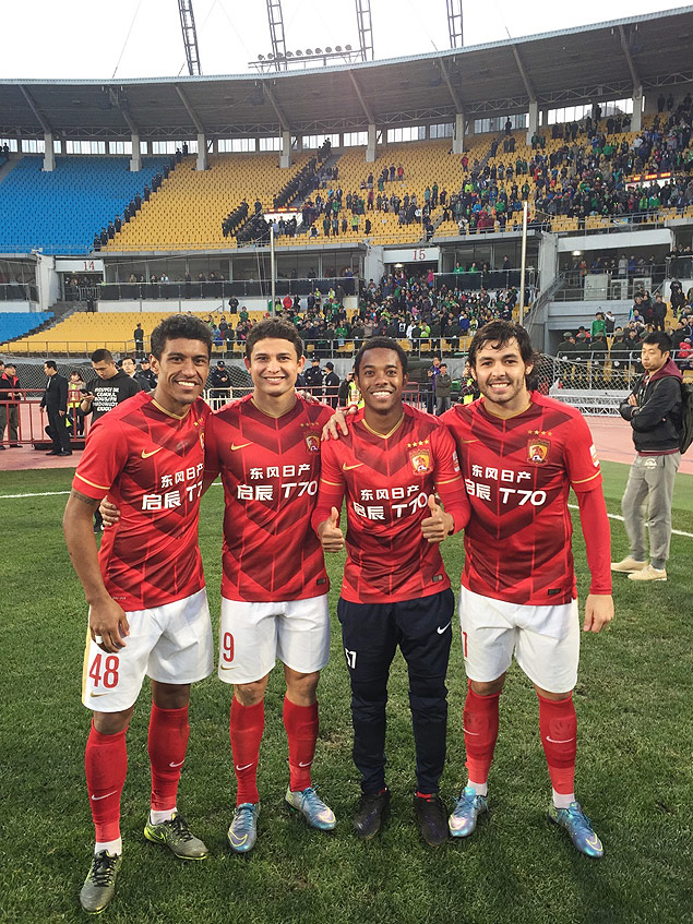 Os brasileiros Paulinho, Elkeson, Robinho e Ricardo Goulart, que jogam pelo Guangzhou Evergrande