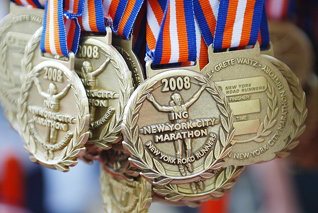 Medalha de 2008 da maratona de Nova York, uma homenagem  norueguesa Grete Waitz, maior vencedora da prova