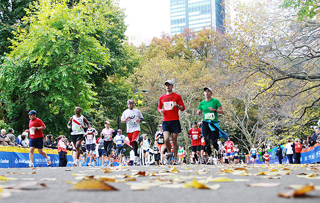 Corredores no Central Park, metros finais da maratona de Nova York