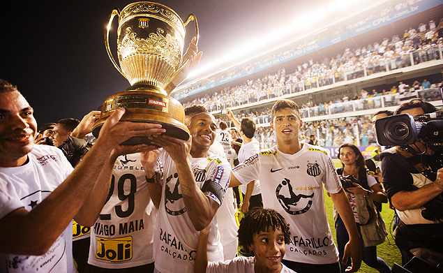 Jogadores do Santos comemoram o ttulo do Campeonato Paulista de 2015