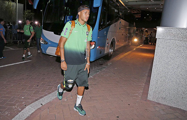 Neymar chega ao hotel da seleo, na Bahia