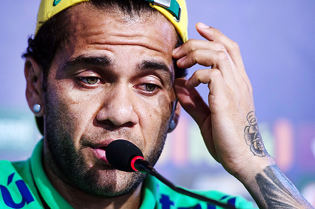 Brazilian player Daniel Alves gestures as he speaks during a press conference before a training session in Salvador, Brazil on November 16, 2015, on the eve of a FIFA World Cup Russia 2018 qualifier match against Peru. AFP PHOTO / CHRISTOPHE SIMON ORG XMIT: TOF737