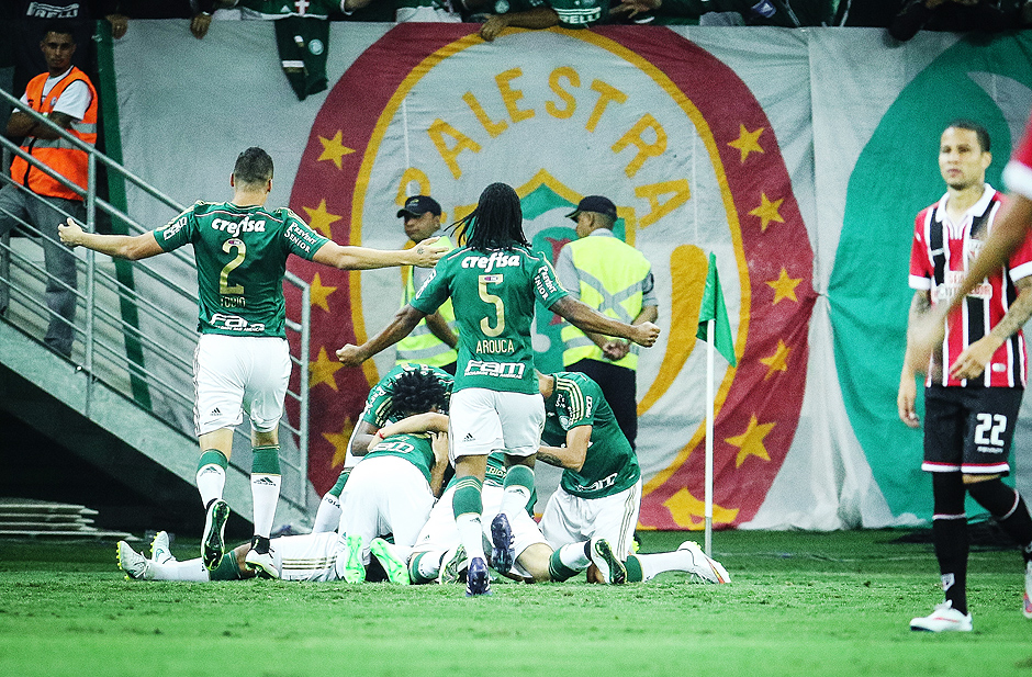 Jogadores do Palmeiras festejam um gol sobre o So Paulo no Campeonato Paulista deste ano