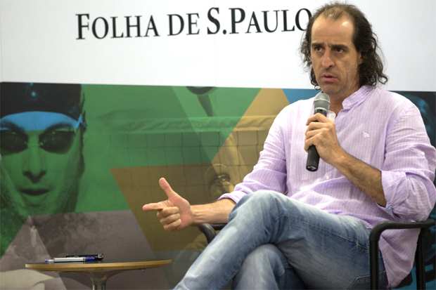 SAO PAULO, SP, BRASIL - 25-11-2015: O ex-tenista Fernando Meligeni, 44, durante a seire de entrevistas 