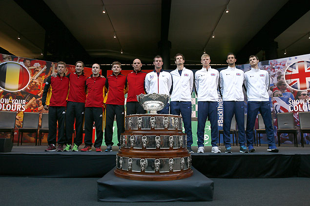 Tennis - Belgium v Great Britain - Davis Cup Final - Flanders Expo, Ghent, Belgium - 26/11/15 Great Britain Team Captain Leon Smith with Kyle Edmund, Andy Murray, James Ward and Jamie Murray and Belgium Team Captain Johan Van Herck with Ruben Bemelmans, Steve Darcis, David Goffin and Kimmer Coppejans pose after the draw Action Images via Reuters / Jason Cairnduff Livepic ORG XMIT: UKXA56