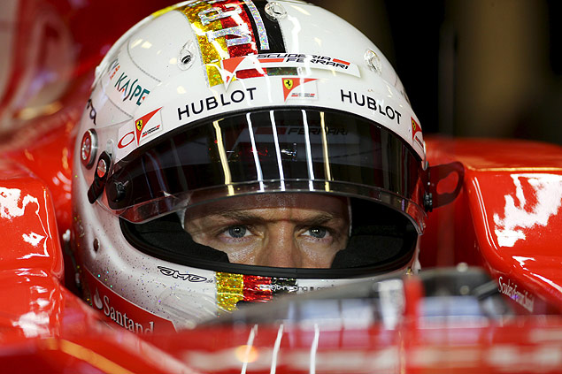 Ferrari Formula One driver Sebastian Vettel of Germany sits in his car as he prepares for the second free practice session of Abu Dhabi F1 Grand Prix at the Yas Marina circuit in Abu Dhabi November 27, 2015. REUTERS/Hamad I Mohammed ORG XMIT: BAH31