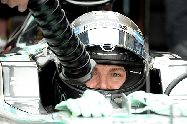 Rosberg antes do incio do terceiro treino livre para o GP de Abu Dhabi