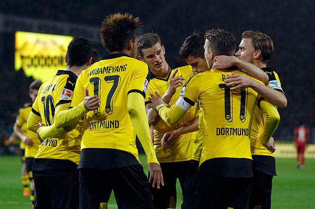 Football Soccer - Borussia Dortmund v VfB Stuttgart - German Bundesliga - Signal Iduna Park, 29/11/15 Borussia Dortmund's players celebrate the own goal from VfB Stuttgart REUTERS/Ina Fassbender DFL RULES TO LIMIT THE ONLINE USAGE DURING MATCH TIME TO 15 PICTURES PER GAME. IMAGE SEQUENCES TO SIMULATE VIDEO IS NOT ALLOWED AT ANY TIME. FOR FURTHER QUERIES PLEASE CONTACT DFL DIRECTLY AT + 49 69 650050 ORG XMIT: AA42