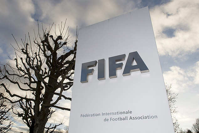 Logo da Fifa em frente  sede da entidade em Zurique, na Sua