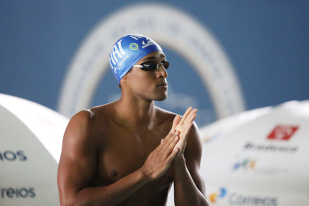 O nadador Nicolas Oliveira antes de prova 