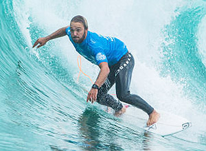 O surfista Caio Ibelli