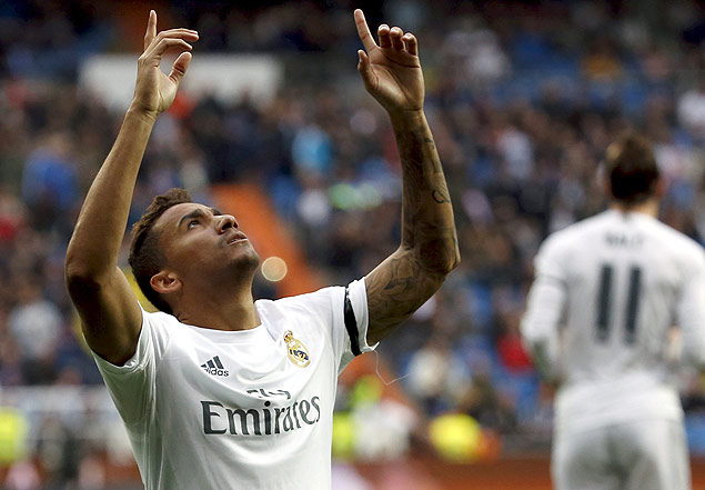 Danilo comemora o primeiro gol do Real Madrid na vitria sobre o Rayo vallecano