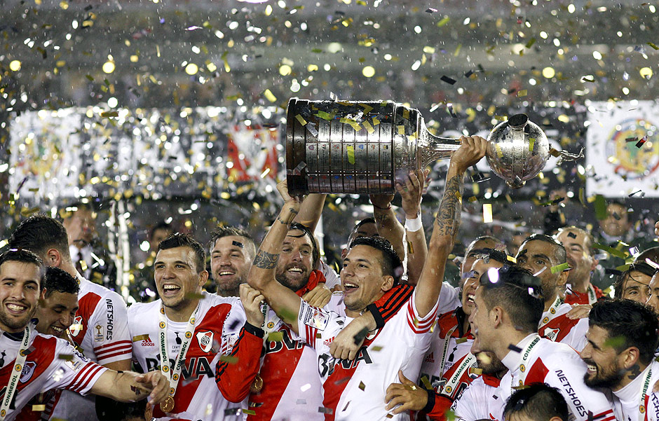 Jogadores do River Plate comemoram o ttulo da Libertadores de 2015