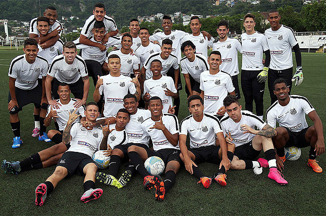 Jogadores do elenco sub-20 do Santos no CT Rei Pel
