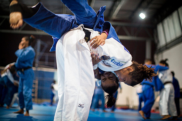  Rafaela Silva tossing a fellow judoka. No sport has produced more Brazilian Olympic medalists than judo, and Silva, 23, is expected to join them. Credit Leslye Davis/The New York Times 