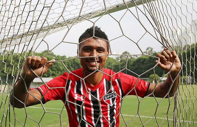 Kieza refora o ataque tricolor!Segundo maior artilheiro do futebol brasileiro em 2015, com 29 gols, ex-centroavante do Bahia  a terceira contratao da temporada
