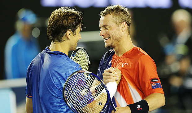 (160121) -- MELBOURNE, Jan. 21, 2016 (Xinhua) -- Australia's Lleyton Hewitt(R) shakes hands with David Ferrer of Spain after the second round match of men's singles at the Australian Open Tennis Championships in Melbourne, Australia, Jan. 21, 2016. David Ferrer won the match 3-0. (Xinhua/Bi Mingming)