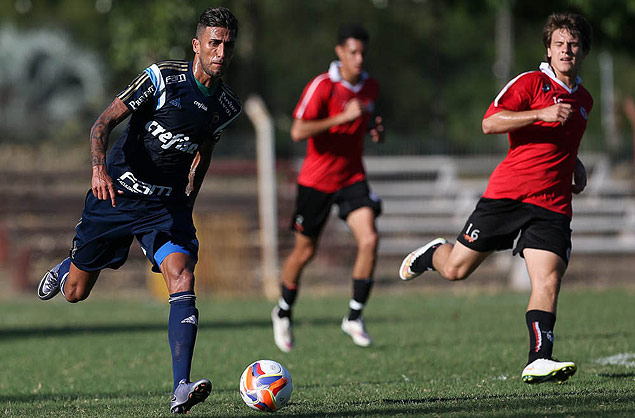O palmeirense Rafael Marques, durante jogo-treino contra o River Plate (URU)