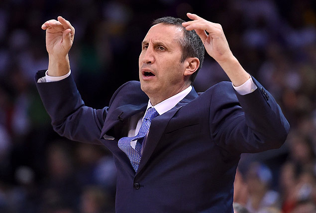 OAKLAND, CA - DECEMBER 25: Head coach David Blatt of the Cleveland Cavaliers reacts after a call against his team while playing the Golden State Warriors in a NBA basketball game at ORACLE Arena on December 25, 2015 in Oakland, California. NOTE TO USER: User expressly acknowledges and agrees that, by downloading and or using this photograph, User is consenting to the terms and conditions of the Getty Images License Agreement. Thearon W. Henderson/Getty Images/AFP == FOR NEWSPAPERS, INTERNET, TELCOS & TELEVISION USE ONLY ==