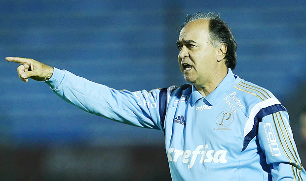 O tcnico Marcelo Oliveira durante um jogo do Palmeiras no Uruguai