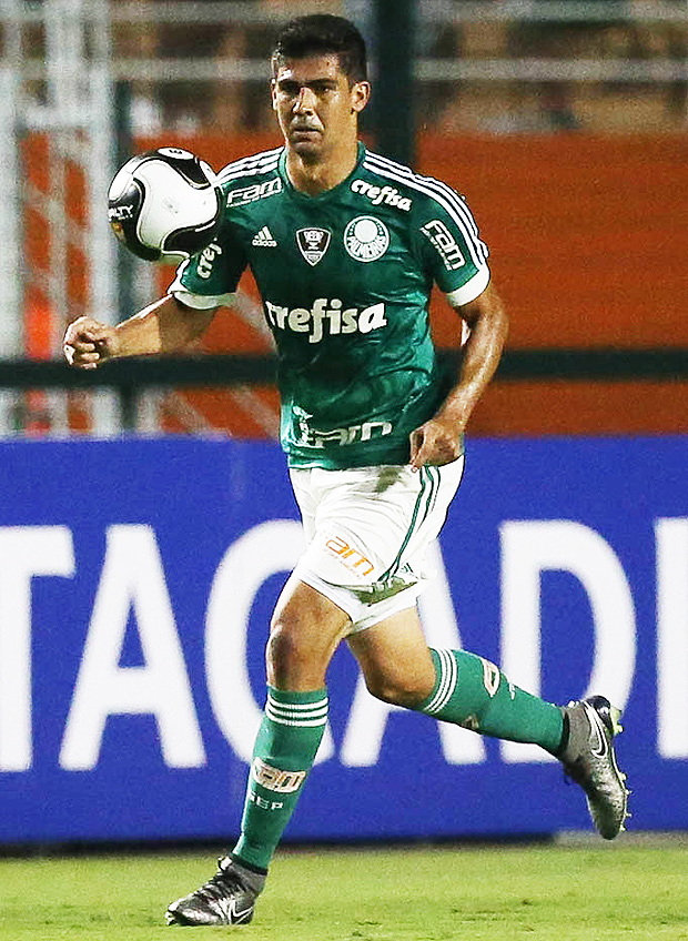 O zagueiro Leandro Almeida durante jogo do Palmeiras