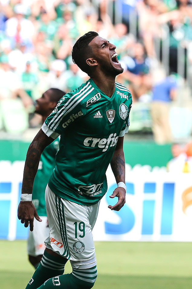 Rafael Marques lamenta chance de gol perdida na partida entre Palmeiras e Linense pelo Campeonato Paulista, no Allianz Parque