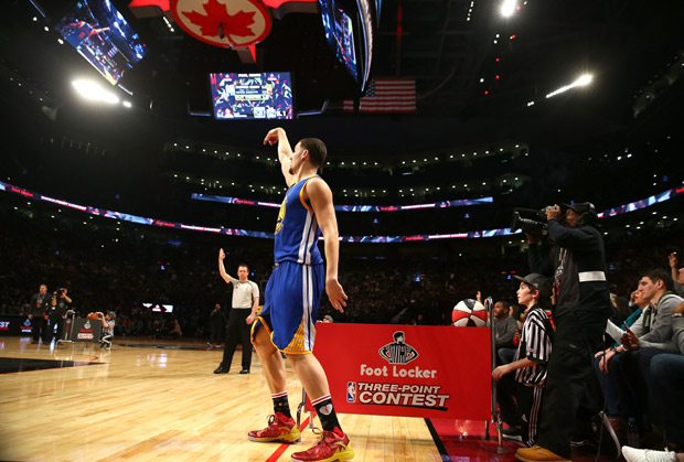 TORONTO, ON - FEBRUARY 13: Klay Thompson of the Golden State Warriors shoots in the Foot Locker Three-Point Contest during NBA All-Star Weekend 2016 at Air Canada Centre on February 13, 2016 in Toronto, Canada. NOTE TO USER: User expressly acknowledges and agrees that, by downloading and/or using this Photograph, user is consenting to the terms and conditions of the Getty Images License Agreement. Elsa/Getty Images/AFP 