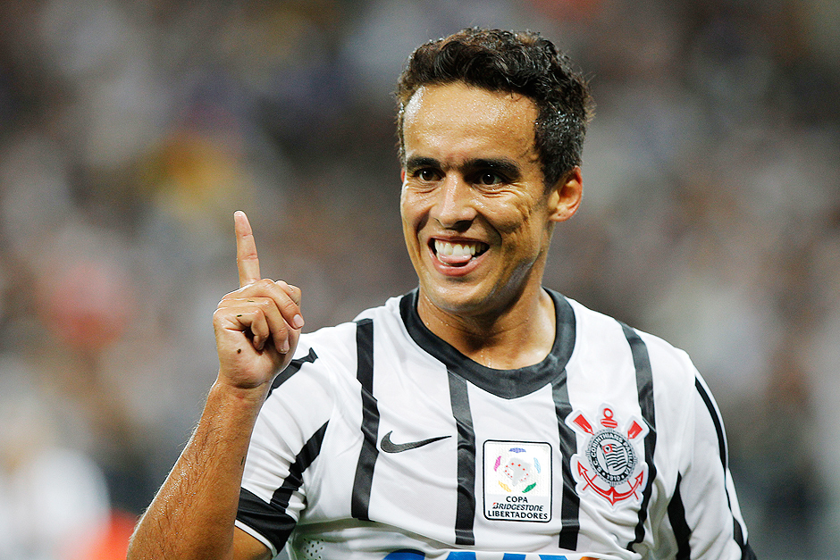 Jadson celebra o segundo gol do Corinthians na vitria sobre o So Paulo, pela Libertadores-2015