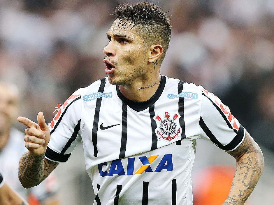 Guerrero comemora o terceiro gol marcado na vitria do Corinthians sobre o So Paulo por 3 a 2, pelo Brasileiro-2014