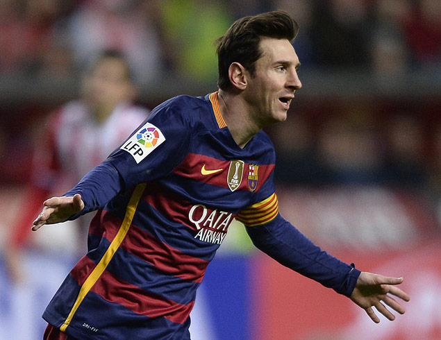 O atacante Lionel Messi comemora gol para o Barcelona contra o Sporting Gijón