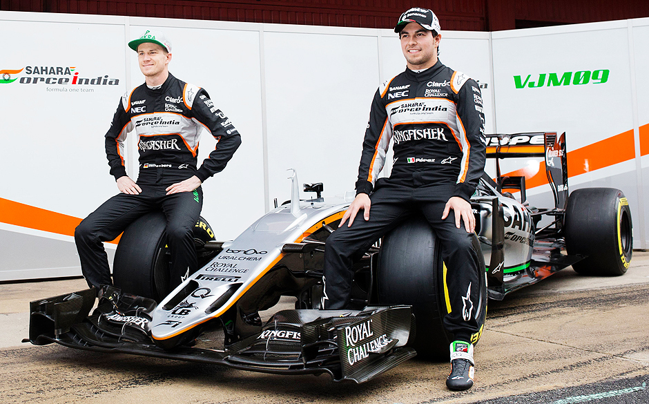 O alemo Nico Hulkenberg (esq.) e o mexicano Sergio Perez apresentam o novo carro da Force India