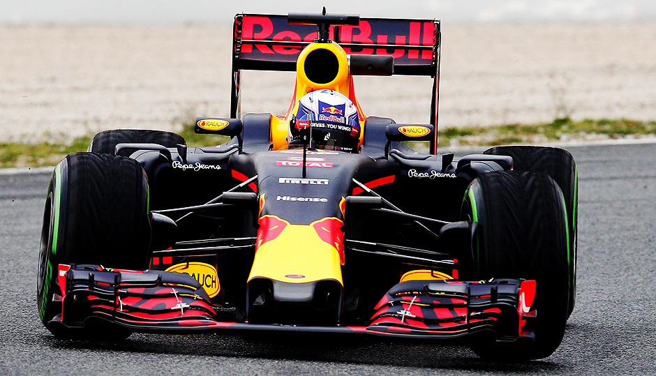 O australiano Daniel Ricciardo em um treino com a Red Bull