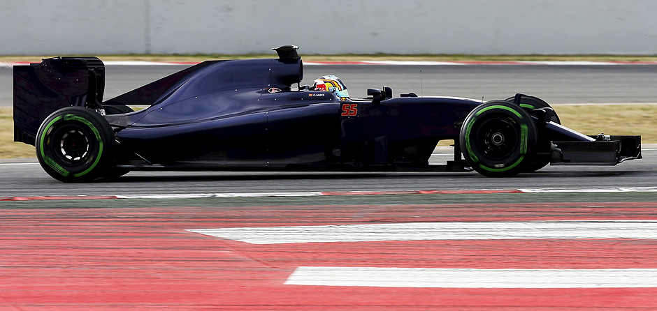 O espanhol Carlos Sainz Jr. em um treino com a Toro Rosso