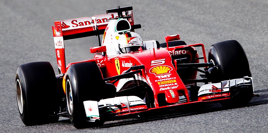 O alemo Sebastian Vettel com o novo carro da Ferrari