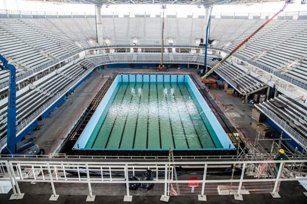 Piscina do Estádio Aquático no Parque Olímpico Rio 2016; natação tem novos ingressos à venda