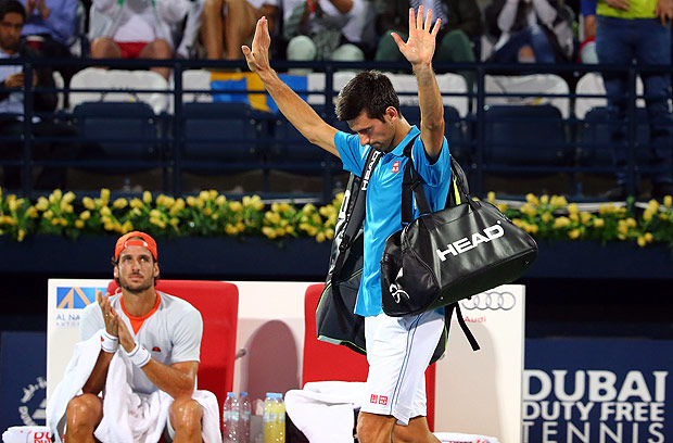 Djokovic pede desculpas ao pblico ao abandonar jogo no Torneio de Dubai, nos Emirados rabes